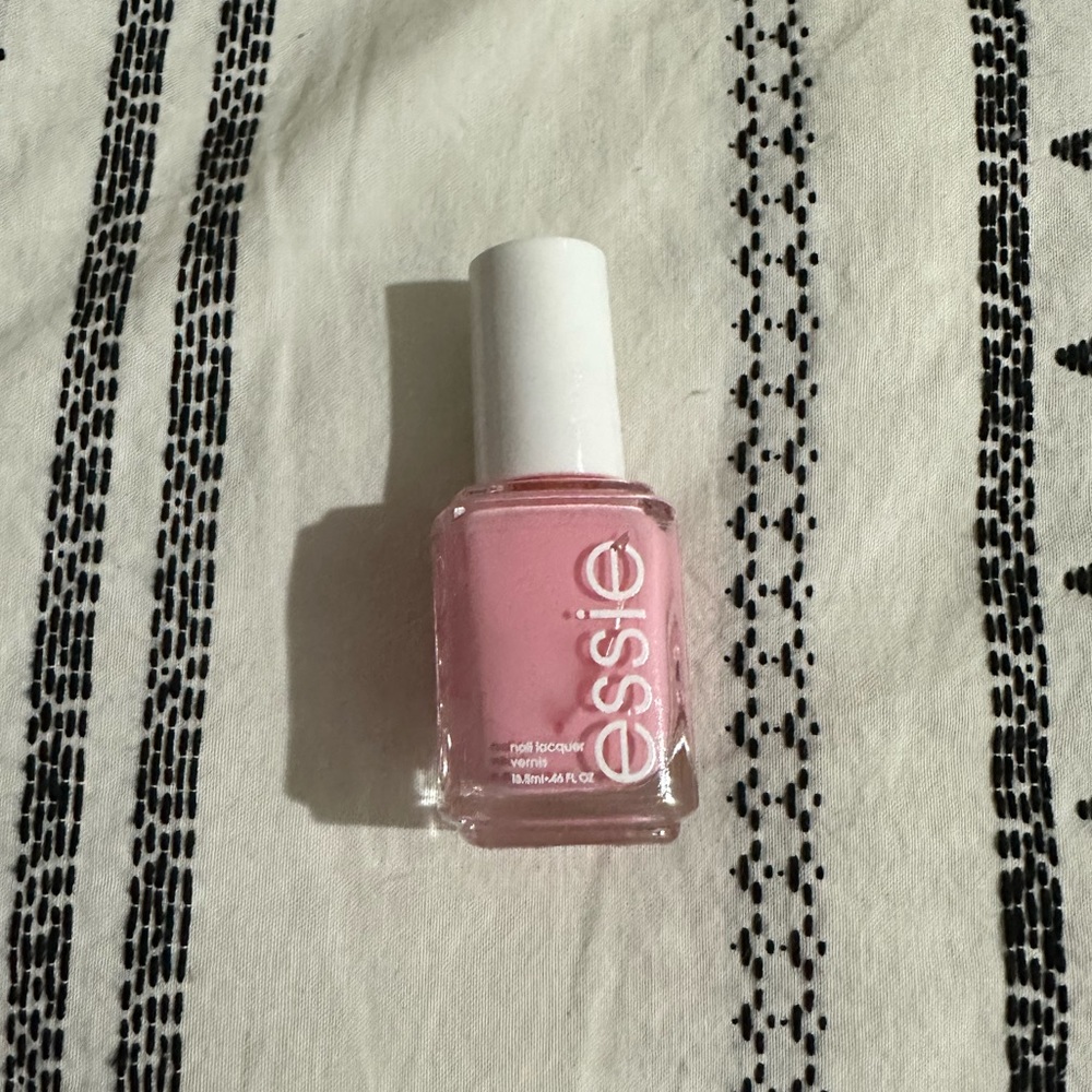 Essie muchi, muchi 104 nail polish. NWT. Barbie pink!